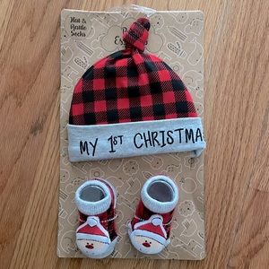 Baby’s First Christmas Hat and Rattle Socks Set NWT 0-6 Months